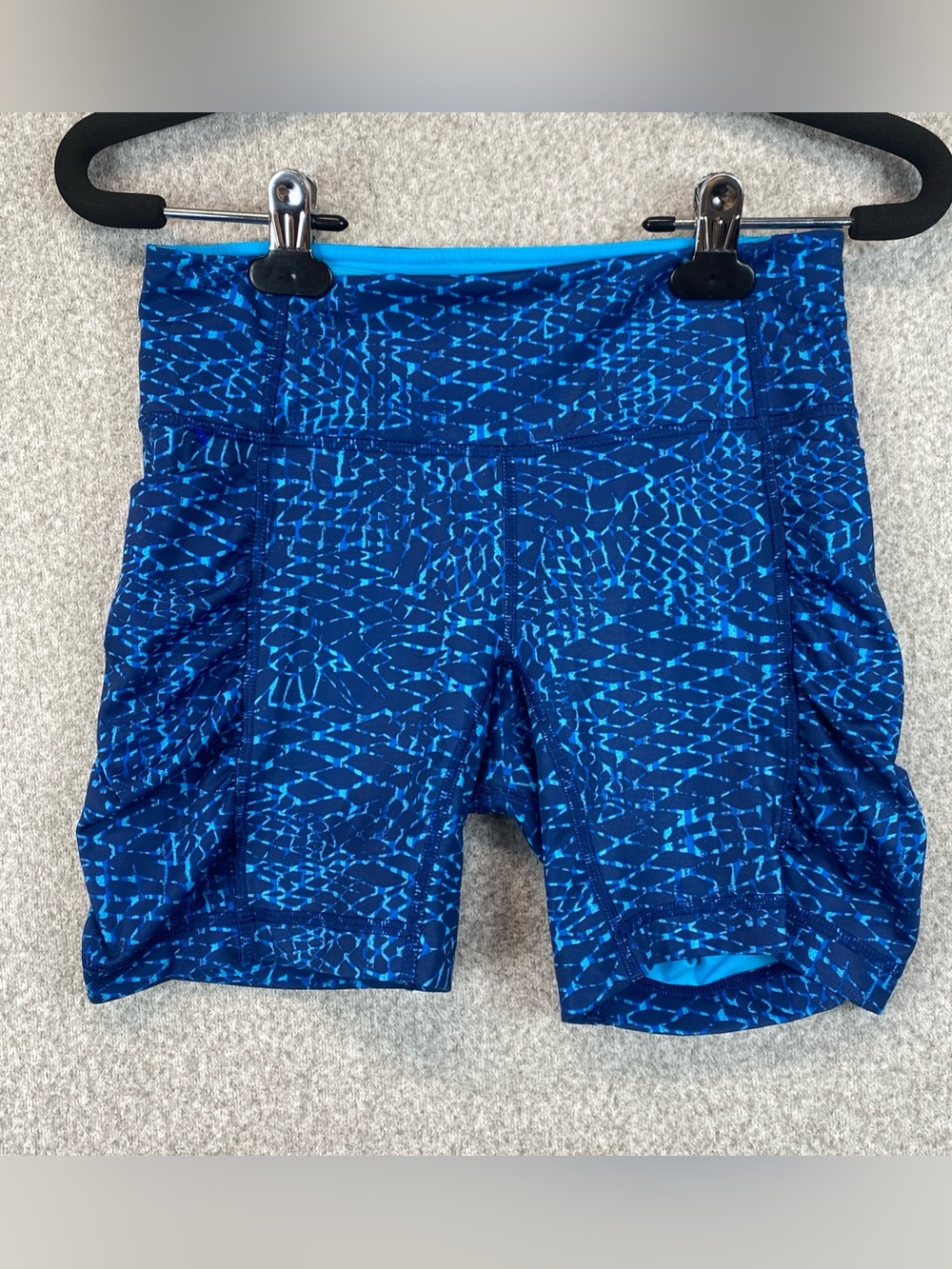 Lululemon Speed Track Shorts Size 4 W7FBLS Luxtreme Samba Snake Deep Pockets